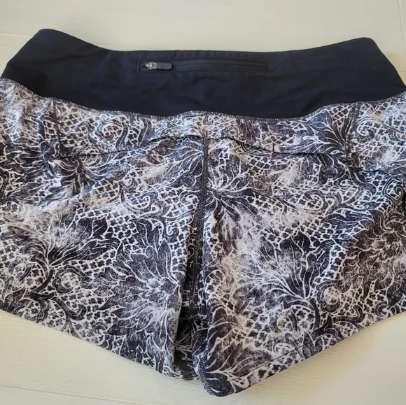 Lululemon Run Times Short II in Serigraph Alpine White Black Multi / Black - Picture 11 of 13